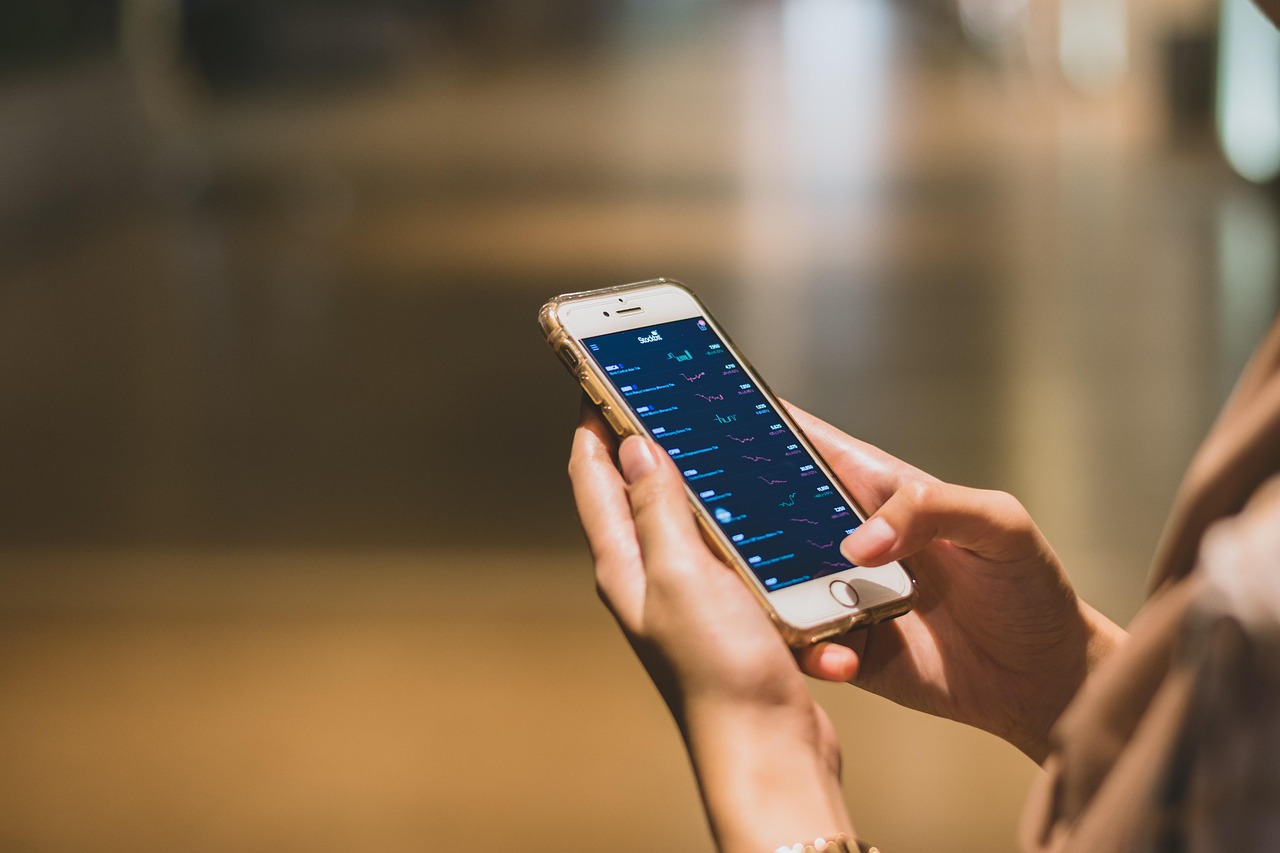 Мобильный экран с интерфейсом Telegram